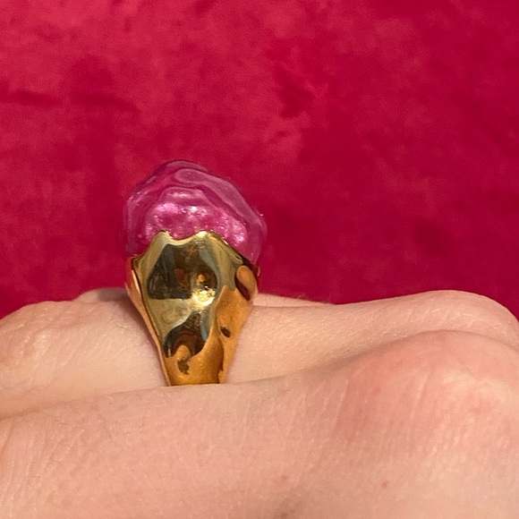 18k Gold Plated Abstract Swirl Pink Resin Ring - Picture 2 of 3